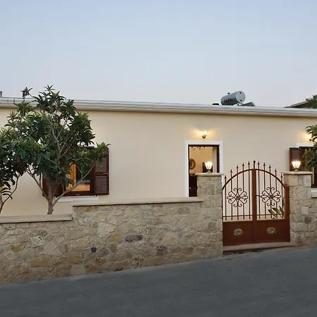 Anna 'S House - Garden Cottage In Kíssamos Esterno foto